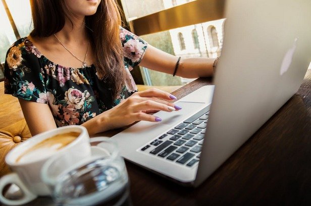 How to Use Your Personality and Confidence to Make Money Online